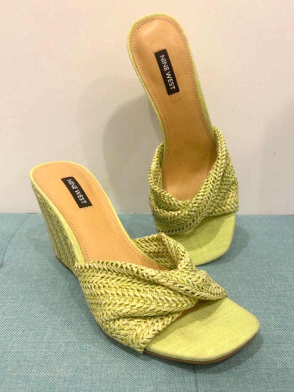 Nine West Nikhil Twist Wedge Sandals in Lime/Spring Green Raffia Sz.8